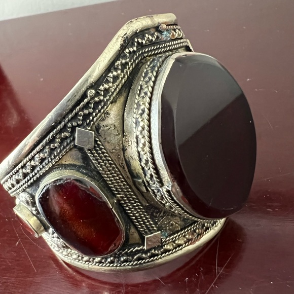 Beautiful Red Carnelian and Silver Cuff *Vintage* - Picture 4 of 8